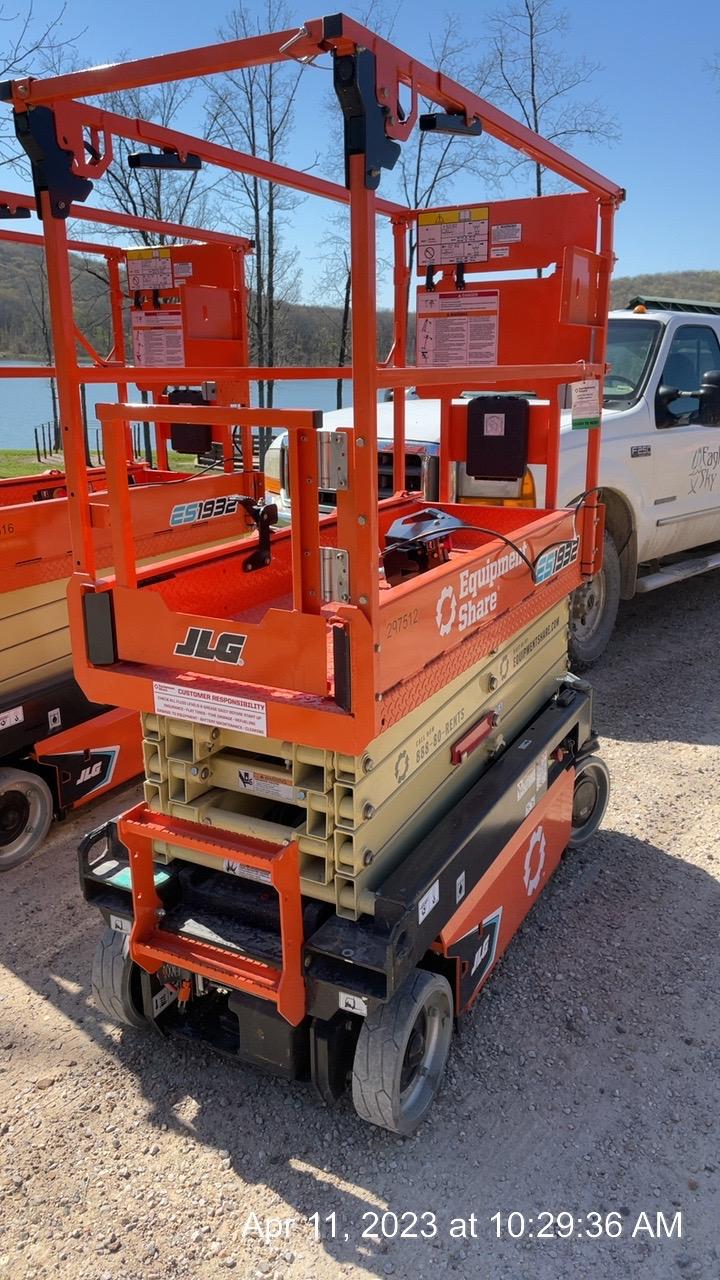 2023 JLG ES1932