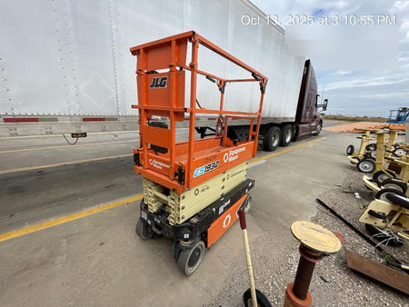2022 JLG ES1932