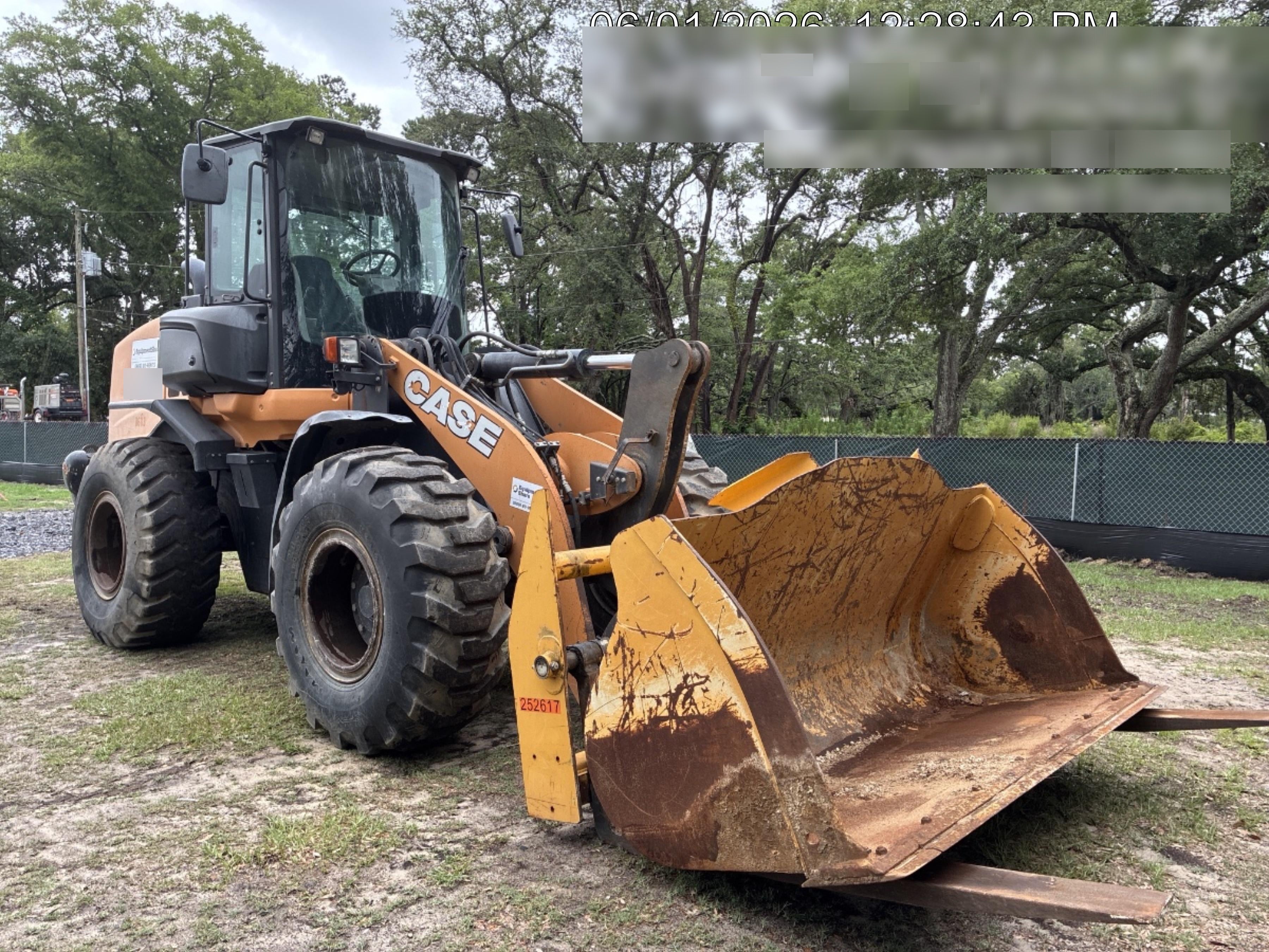 2018 Case 621G CLOSED CAB, 1 FUNCTION, JRB 416 STYLE HYD COUPLER