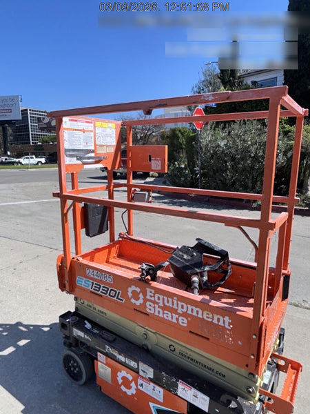 2022 JLG ES1330L