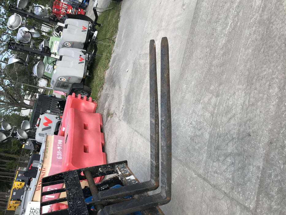 2018 Genie GTH-5519 Genie GTH-5519 Telehandler w/Enclosed Cab w/HVAC, 48" Carriage/Forks, Solid RT Tires, Work Light Package