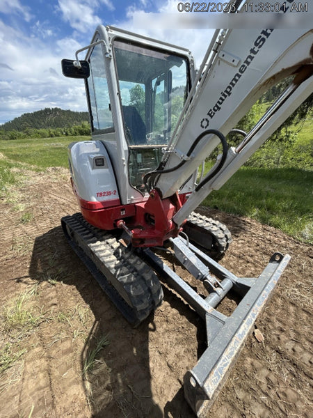 2025 TAKEUCHI TB235-2CR