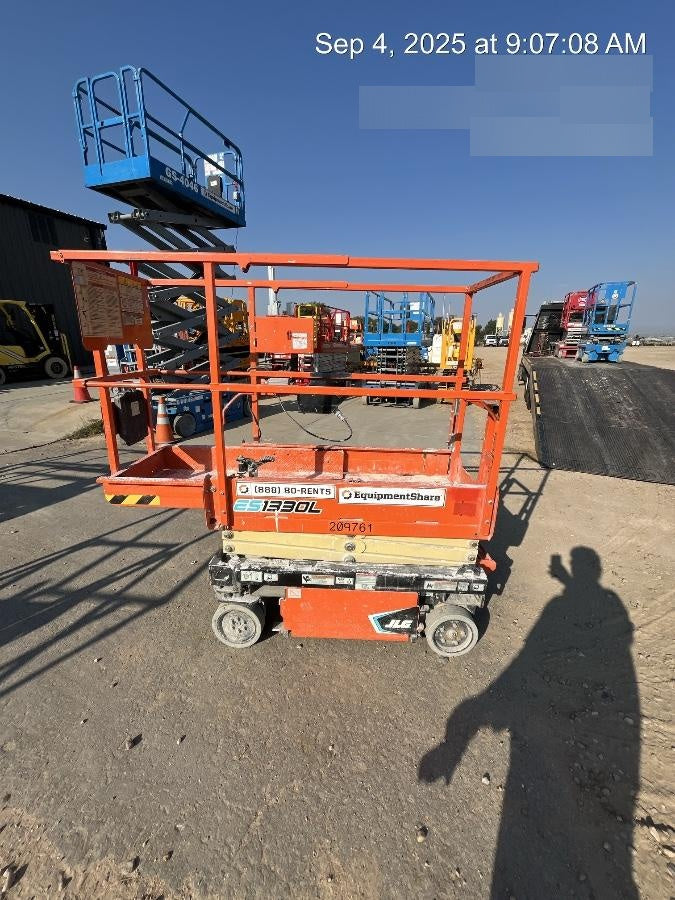 2022 JLG ES1330L