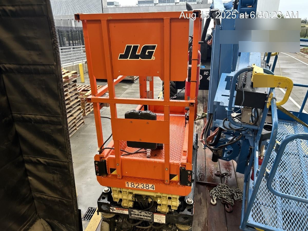2021 JLG ES1330L
