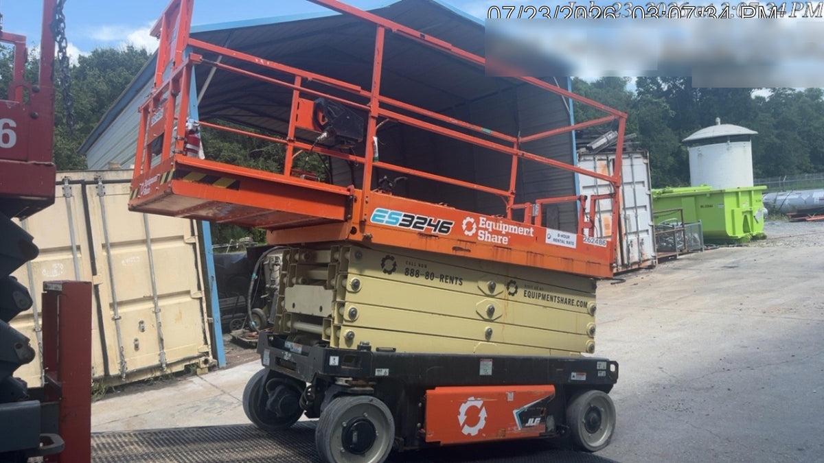 2022 JLG ES3246