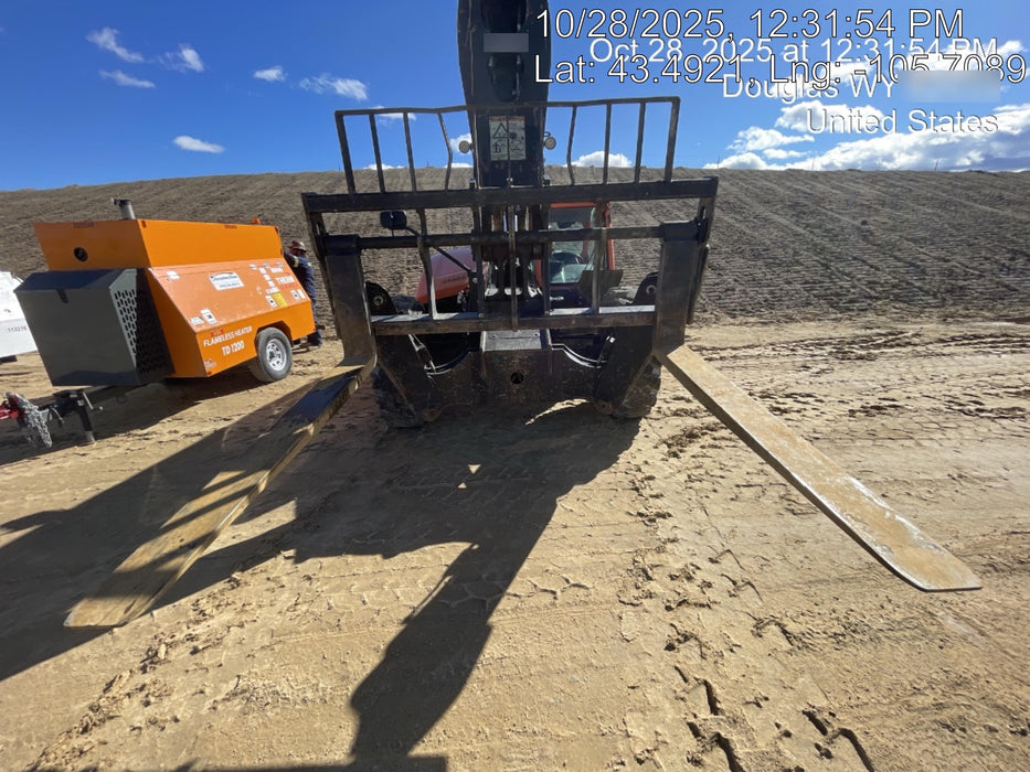 2019 JLG 1255 JLG 1255 T4F w/Full Cab, HVAC, Solid Tires, Work Lights/Beacon, 60" Carriage/Forks