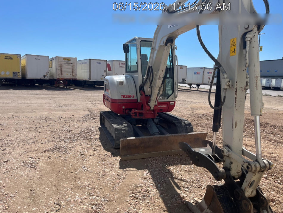 2022 TAKEUCHI TB250-2CR