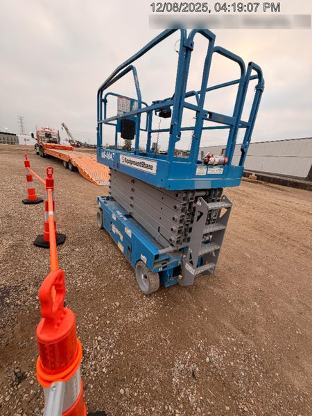 2019 Genie GS-4047 Folding rails with half height swing gate