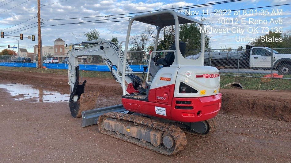 2022 TAKEUCHI TB235-2R