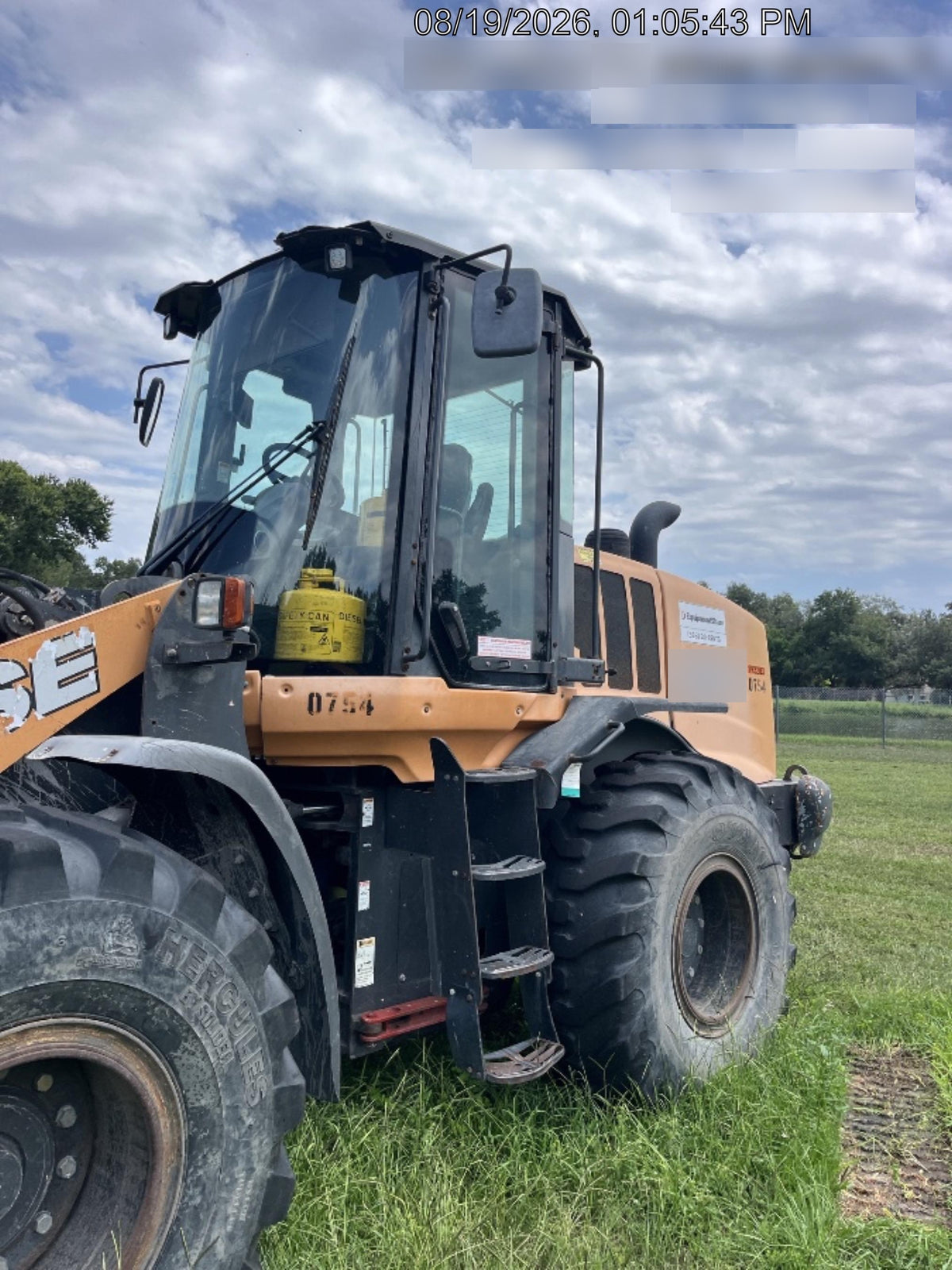 2017 Case 621G CLOSED CAB, JRB 416 STYLE HYD COUPLER