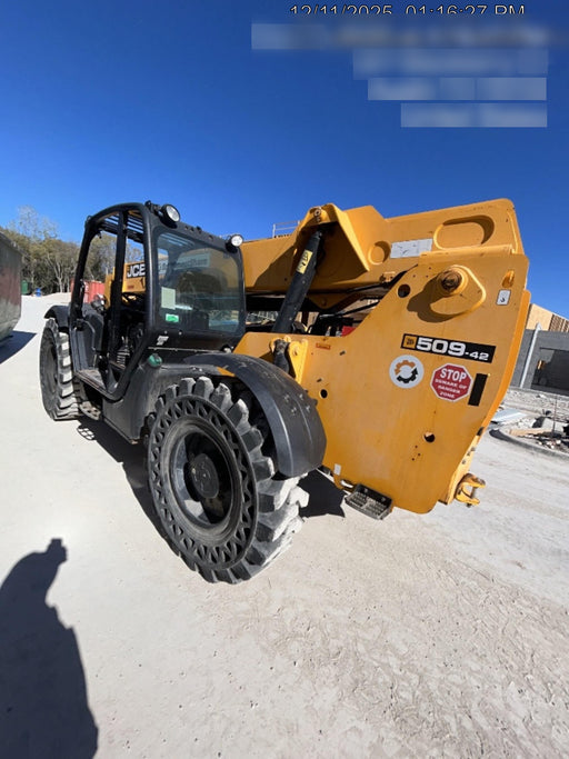 2020 JCB 509-42 Canopy, Solid Tires, Work Lights, Beacon, Aux Hydraulics, Back up Alarm, Lifting Eye, ES Decals