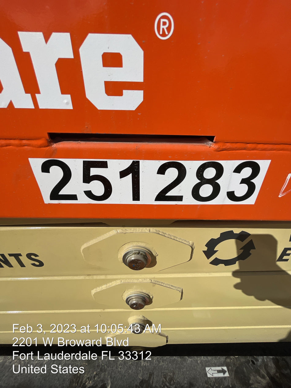 2022 JLG ES3246