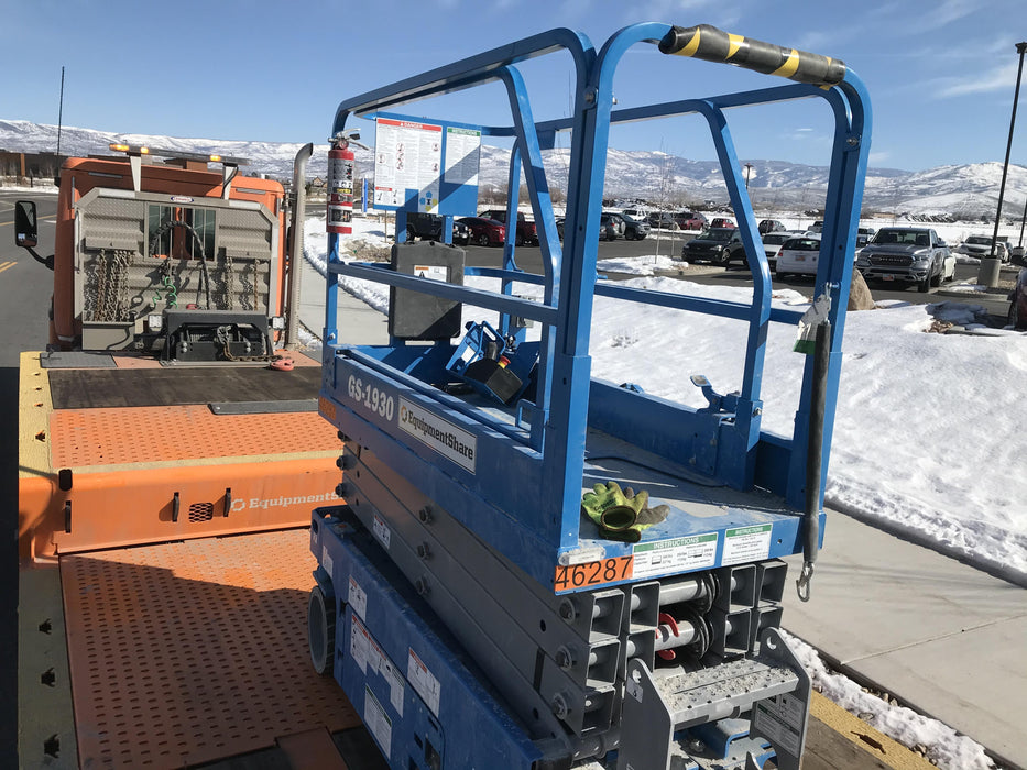 2019 Genie GS-1930 Fixed rails with chain Entry