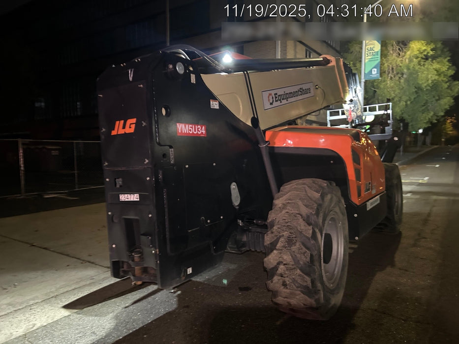 2022 JLG 1075