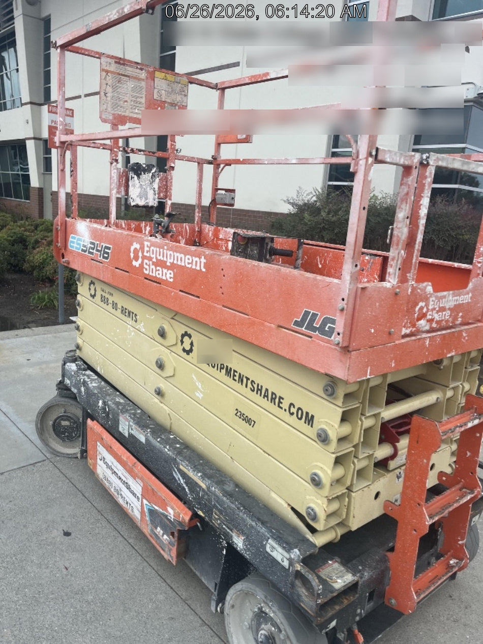 2022 JLG ES3246
