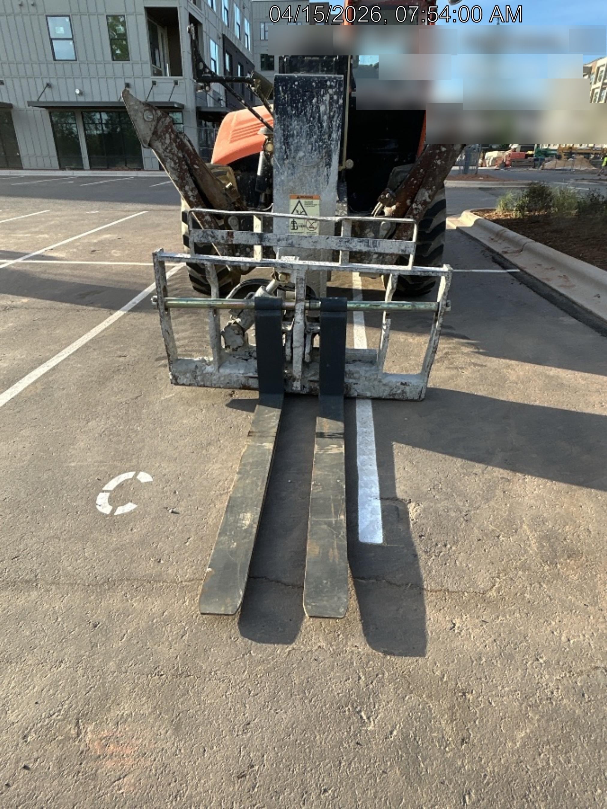 2022 JLG 1075