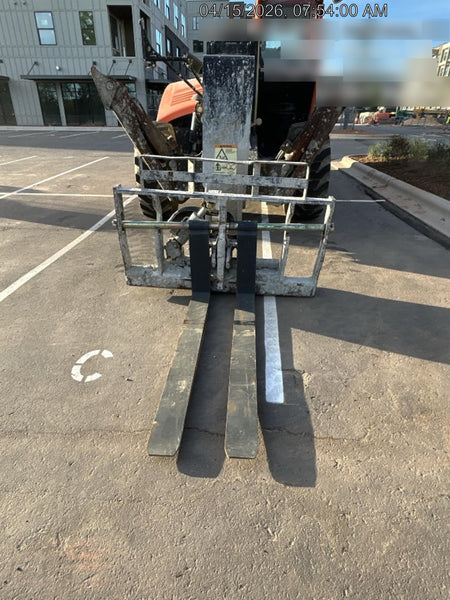 2022 JLG 1075