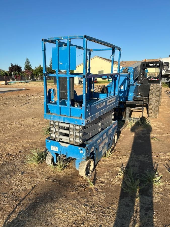 2020 Genie GS-1930 Solid Non Marking Tires, Beacon, Folding rails with half height swing gate, 800W Inverter