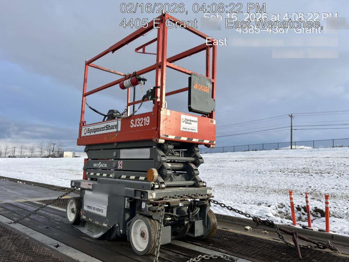 2020 Skyjack SJIII-3219 Solid NM Tires, Half height spring hinged entry gate, Dual Beacons, 800W Inverter