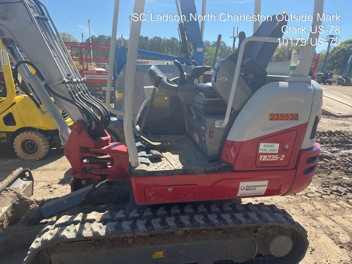 2022 TAKEUCHI TB235-2R