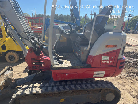 2022 TAKEUCHI TB235-2R