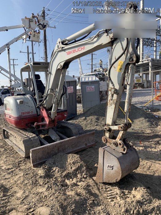 2021 TAKEUCHI TB250-2