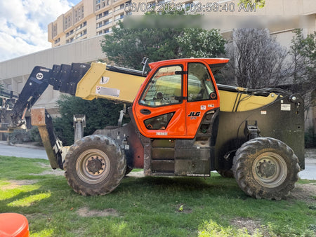 2025 JLG 1075