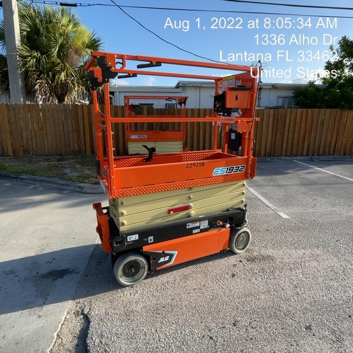 2022 JLG ES1932