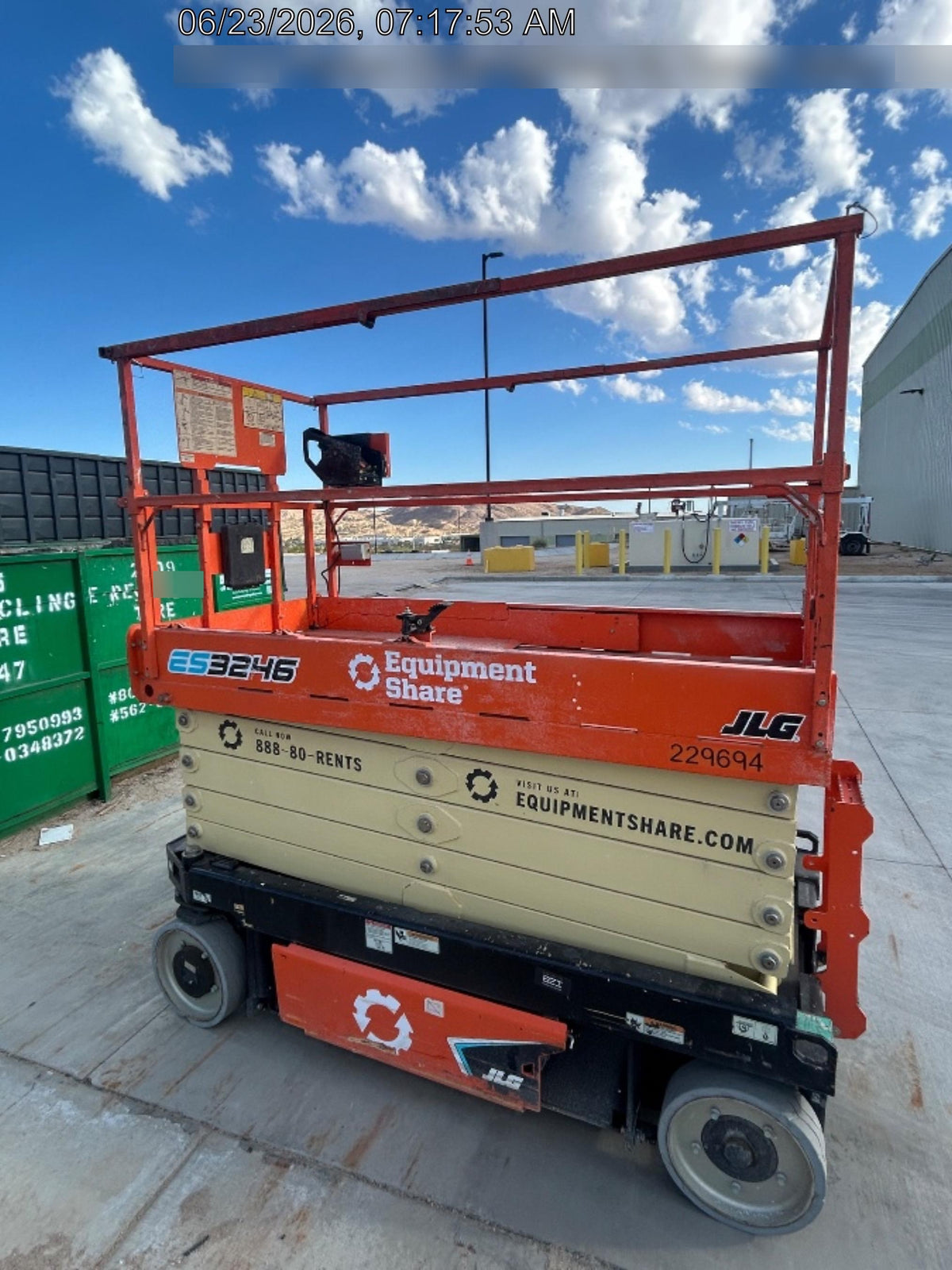 2022 JLG ES3246
