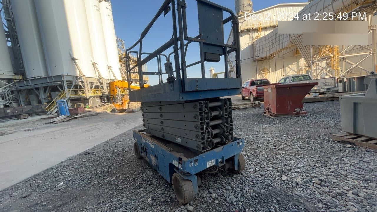 2019 Genie GS-4047 Folding rails with half height swing gate