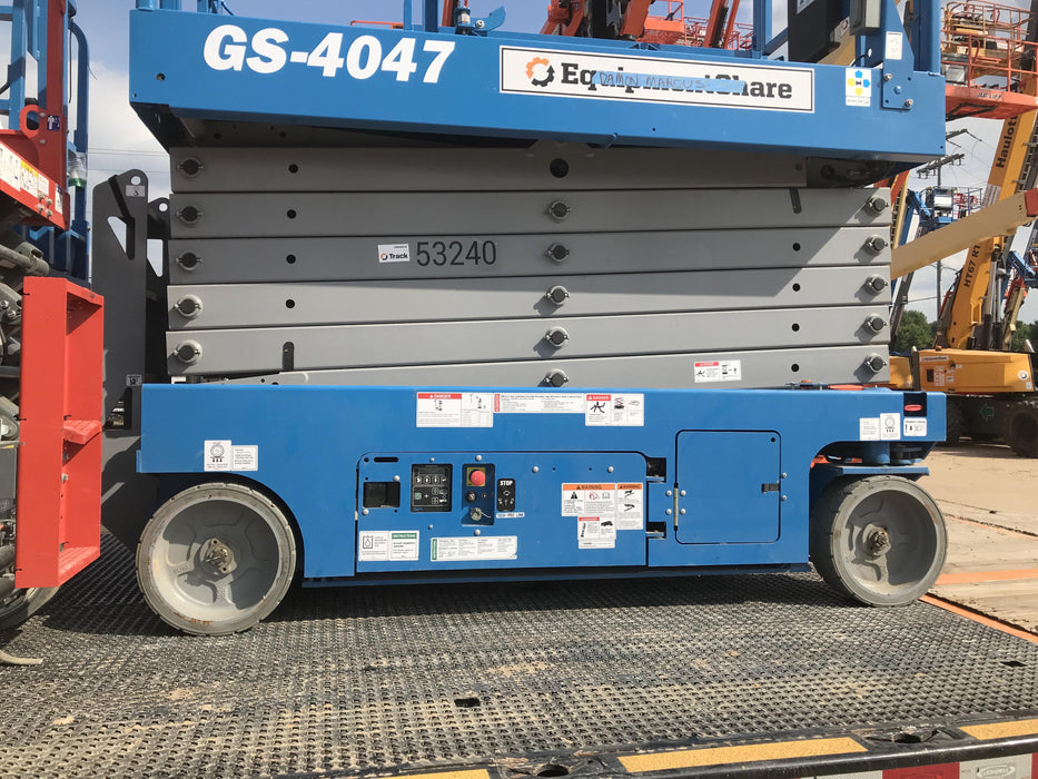 2019 Genie GS-4047 Folding rails with half height swing gate