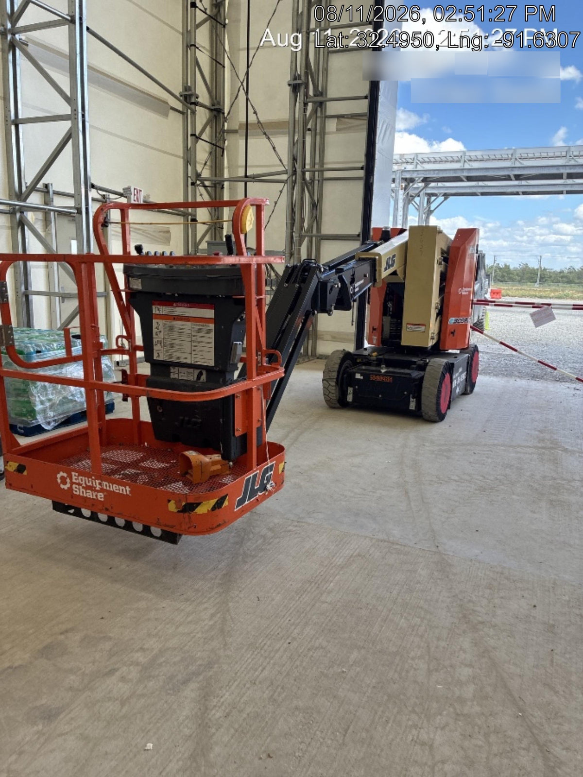 2025 JLG E300AJP