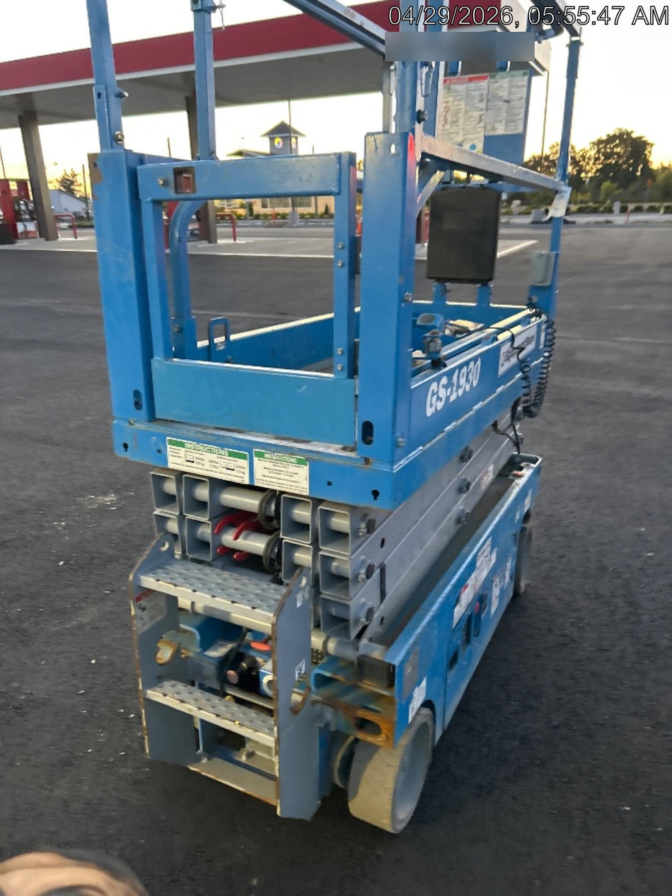 2020 Genie GS-1930 Solid Non Marking Tires, Beacon, Folding rails with half height swing gate, 800W Inverter