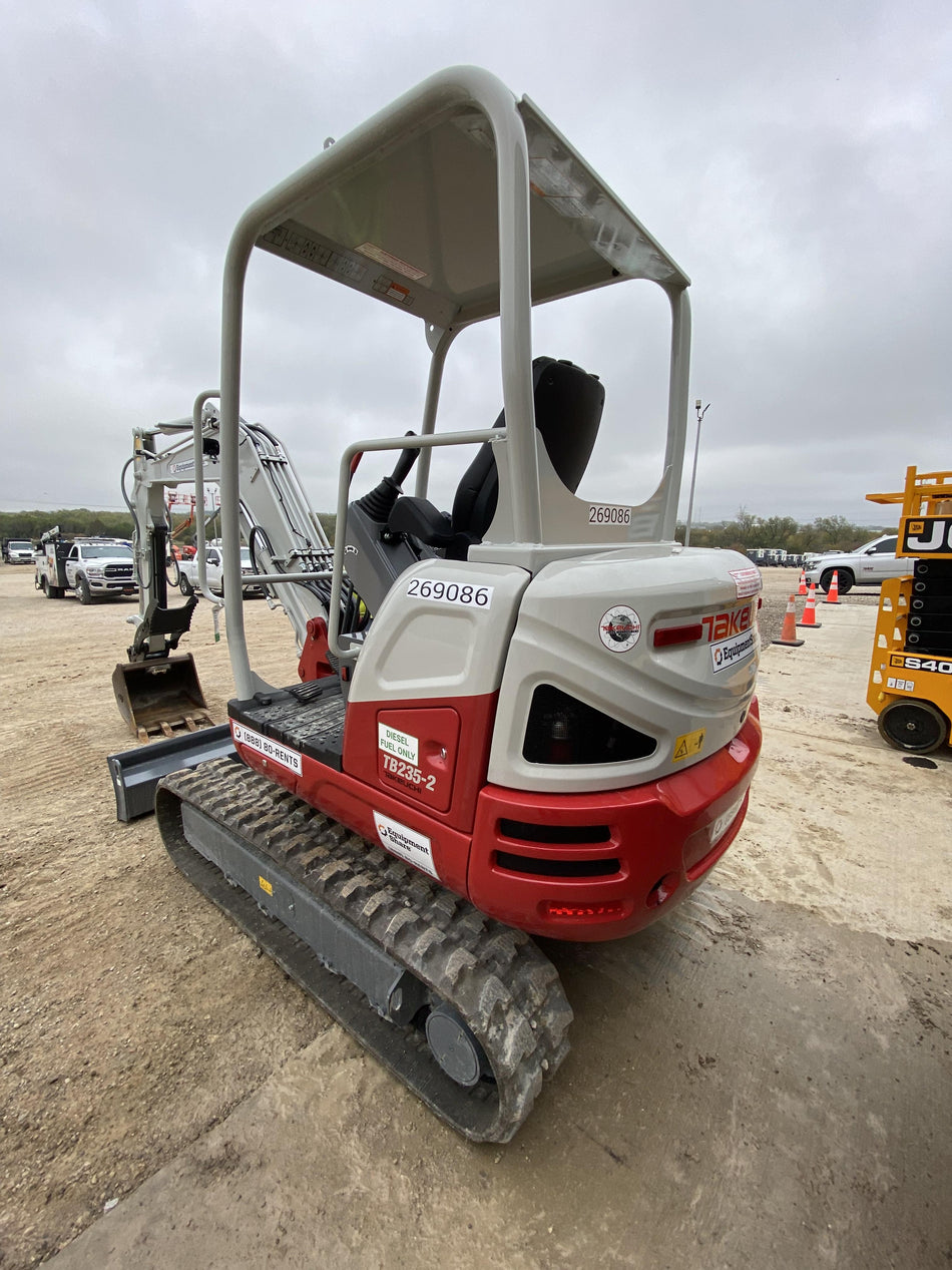 2022 TAKEUCHI TB235-2R