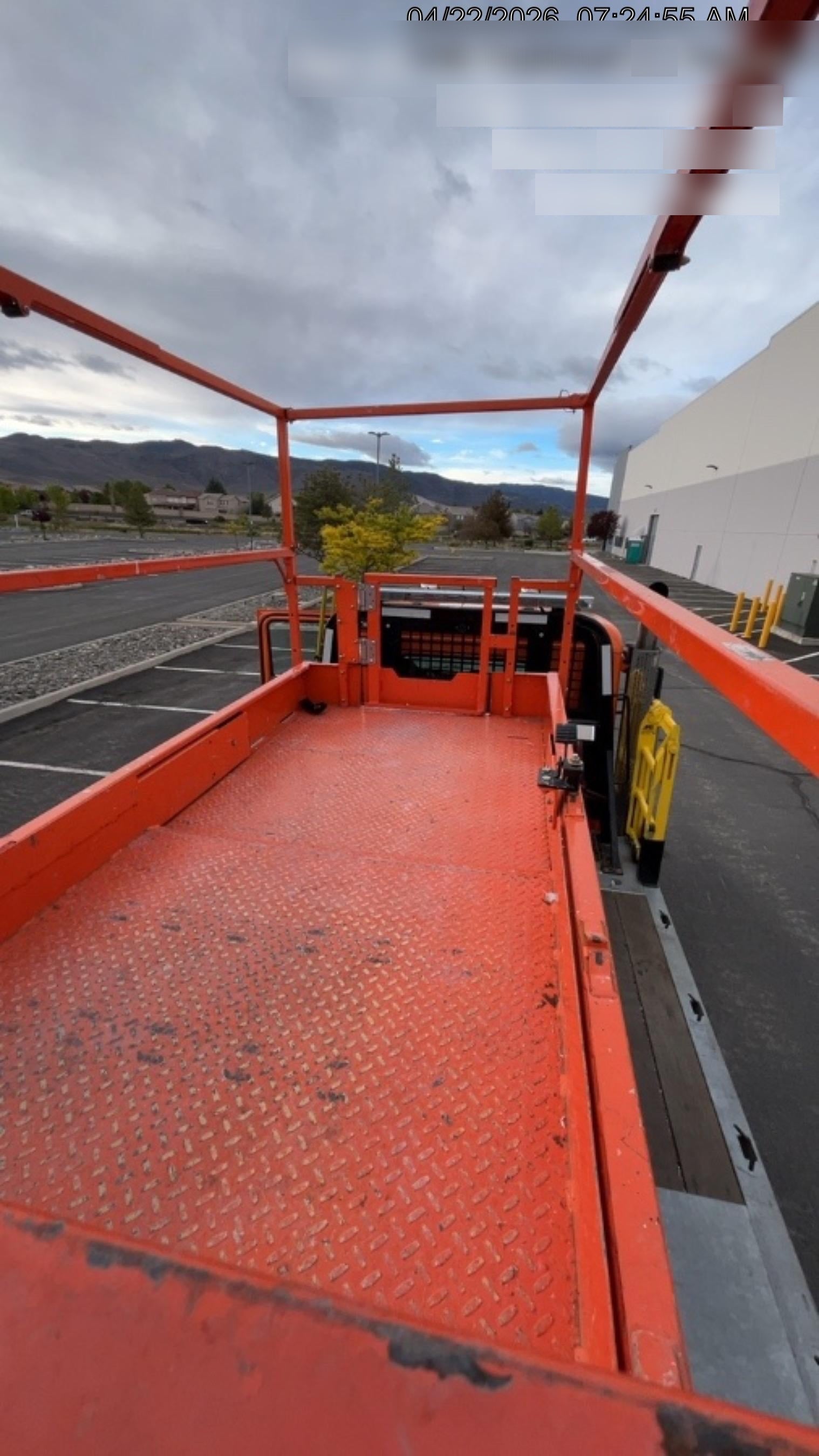 2022 JLG ES3246