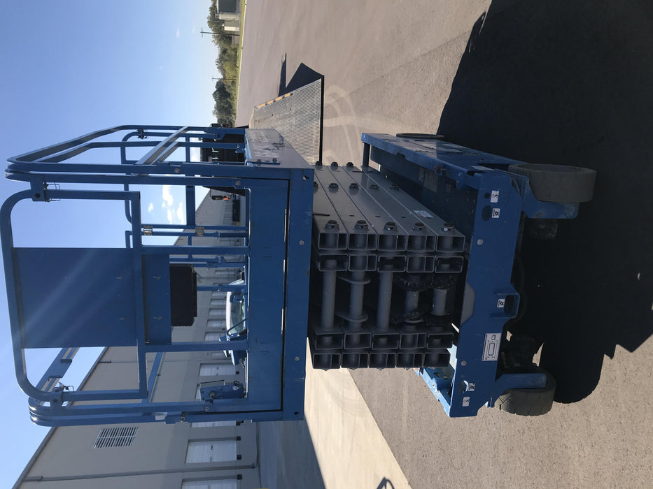 2019 Genie GS-4047 Folding rails with half height swing gate