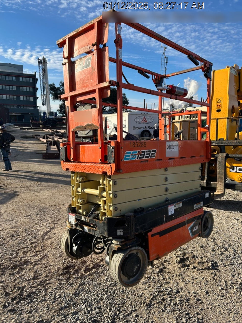 2021 JLG ES1932