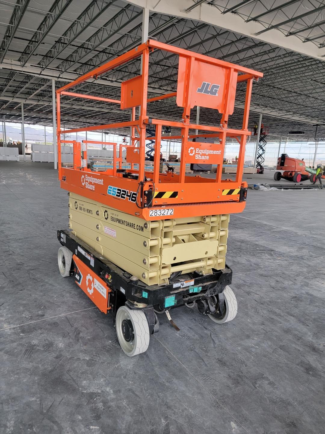 2022 JLG ES3246