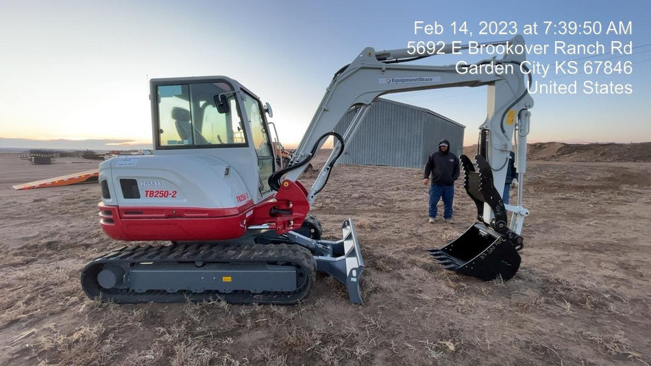 2022 TAKEUCHI TB250-2CR