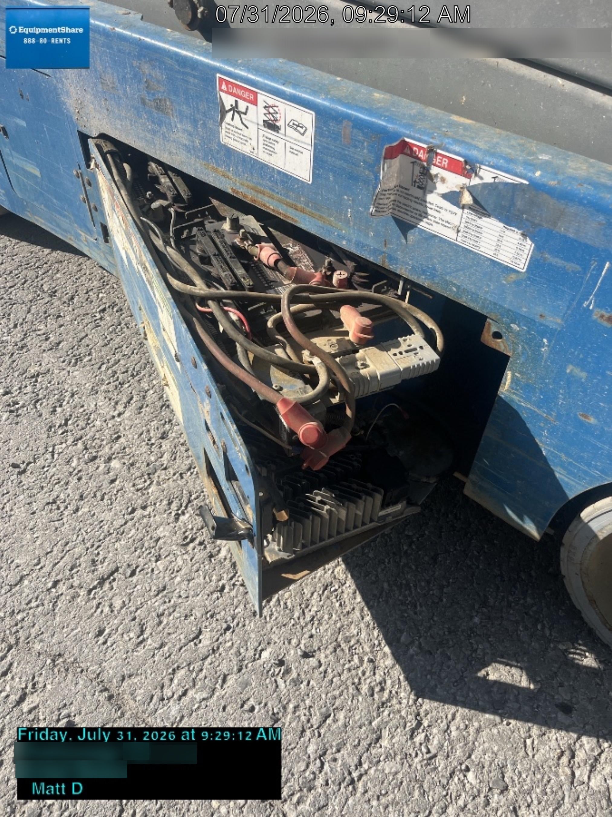 2019 Genie GS-2632 Folding rails with half height swing gate