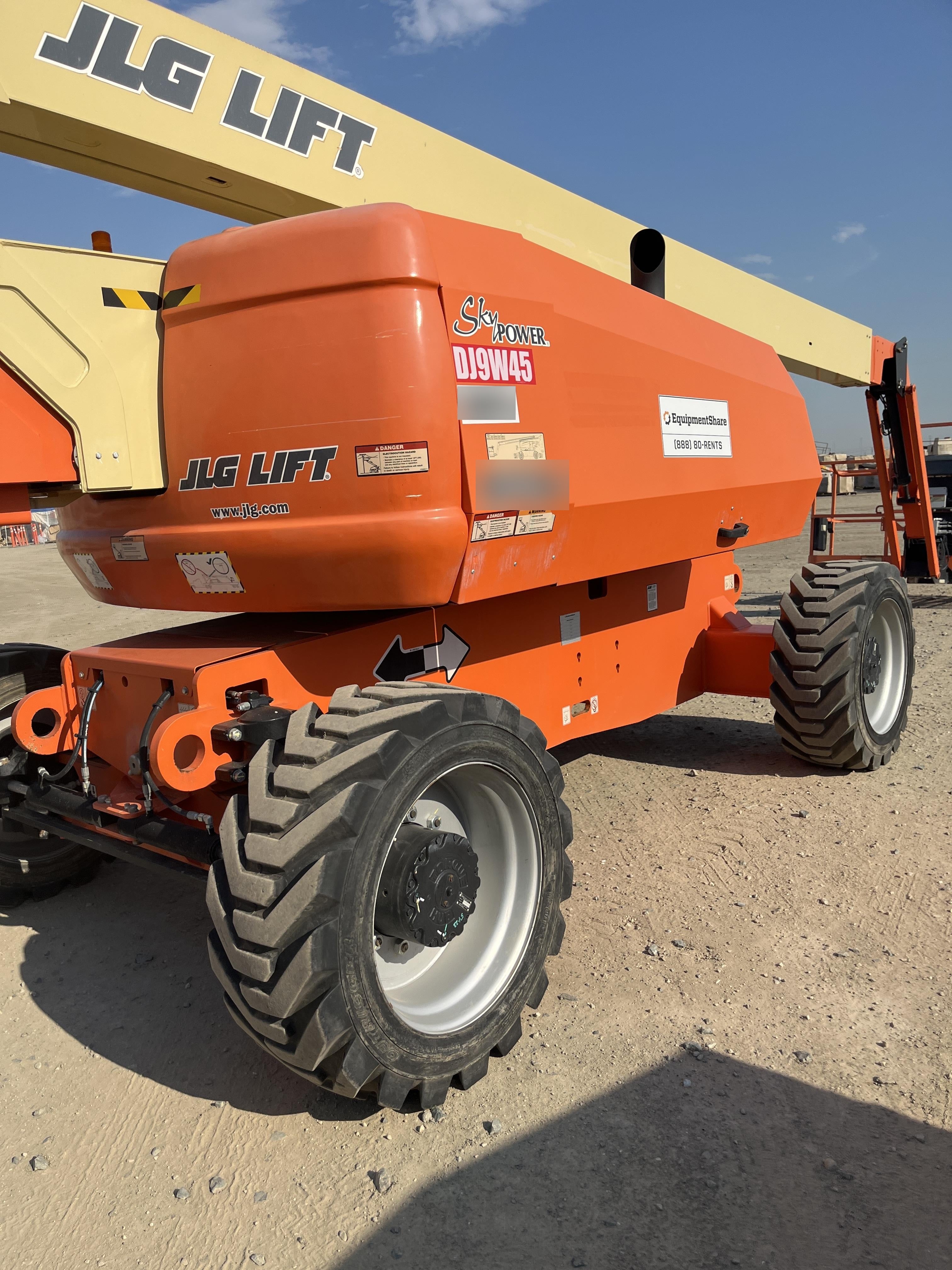2020 JLG 800AJ