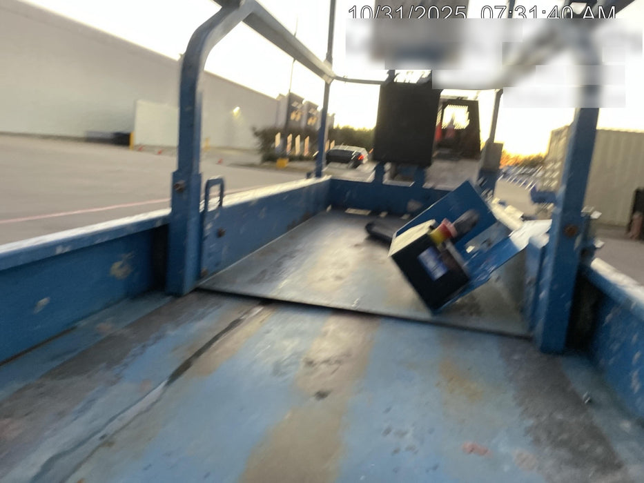 2019 Genie GS-2632 Folding rails with half height swing gate