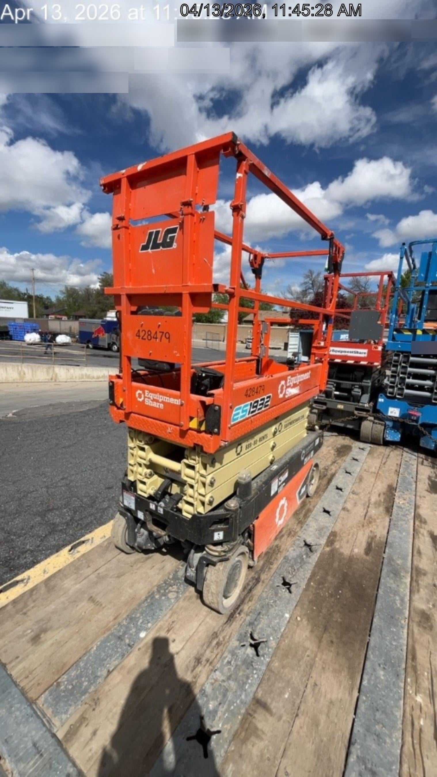 2024 JLG ES1932