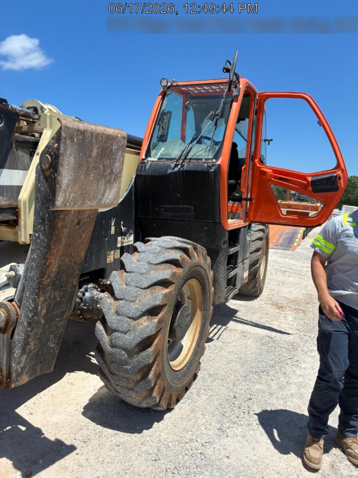 2022 JLG 1075