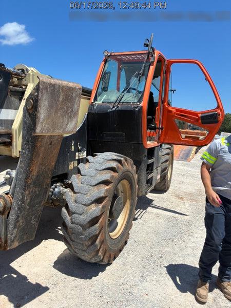 2022 JLG 1075