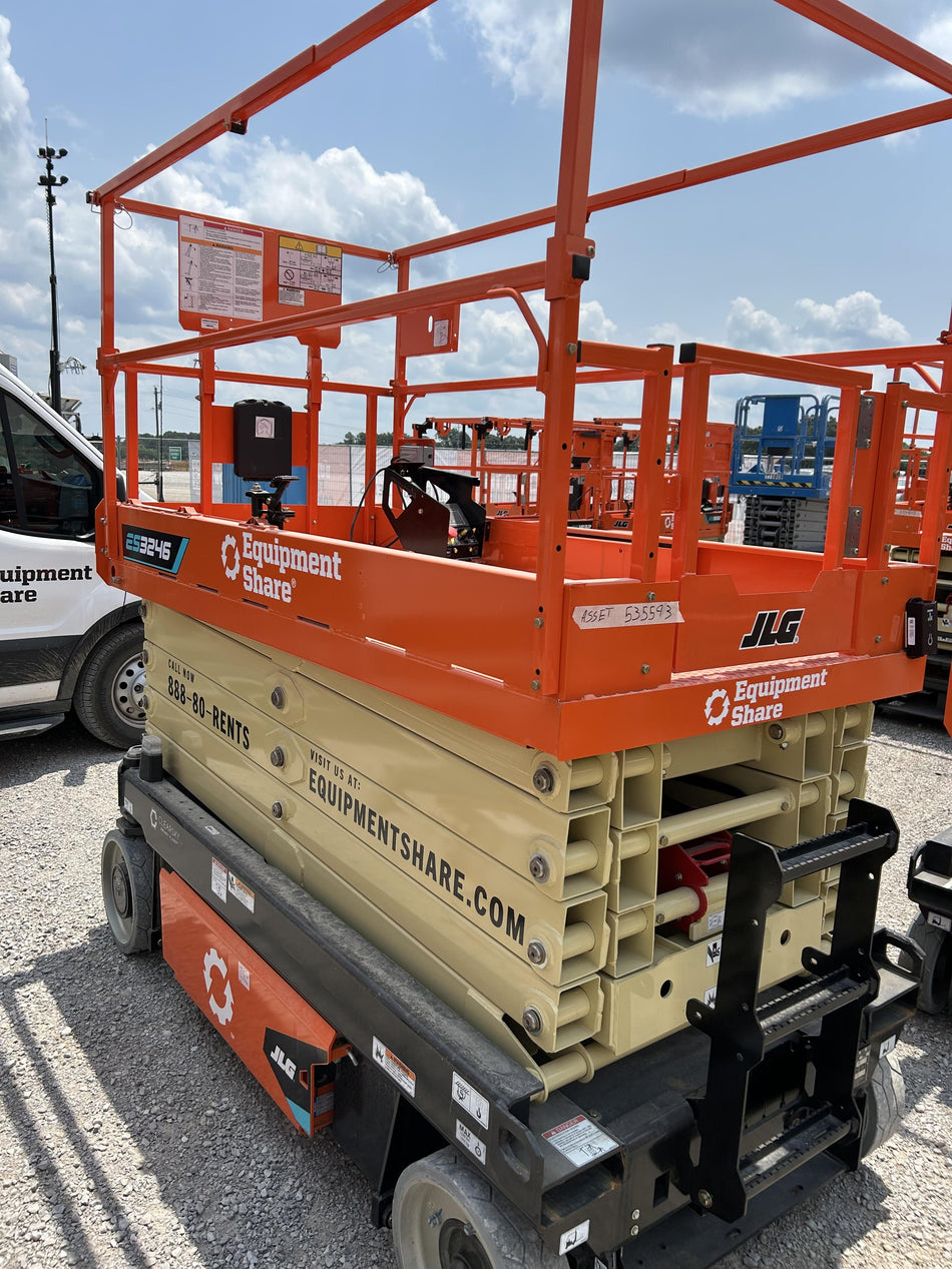 2025 JLG ES3246