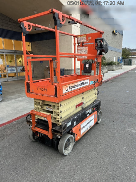 2021 JLG ES1932