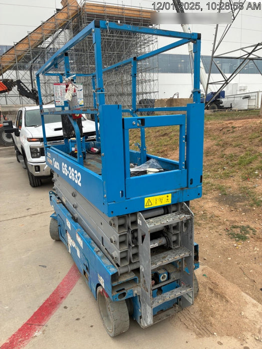 2019 Genie GS-2632 Folding rails with half height swing gate