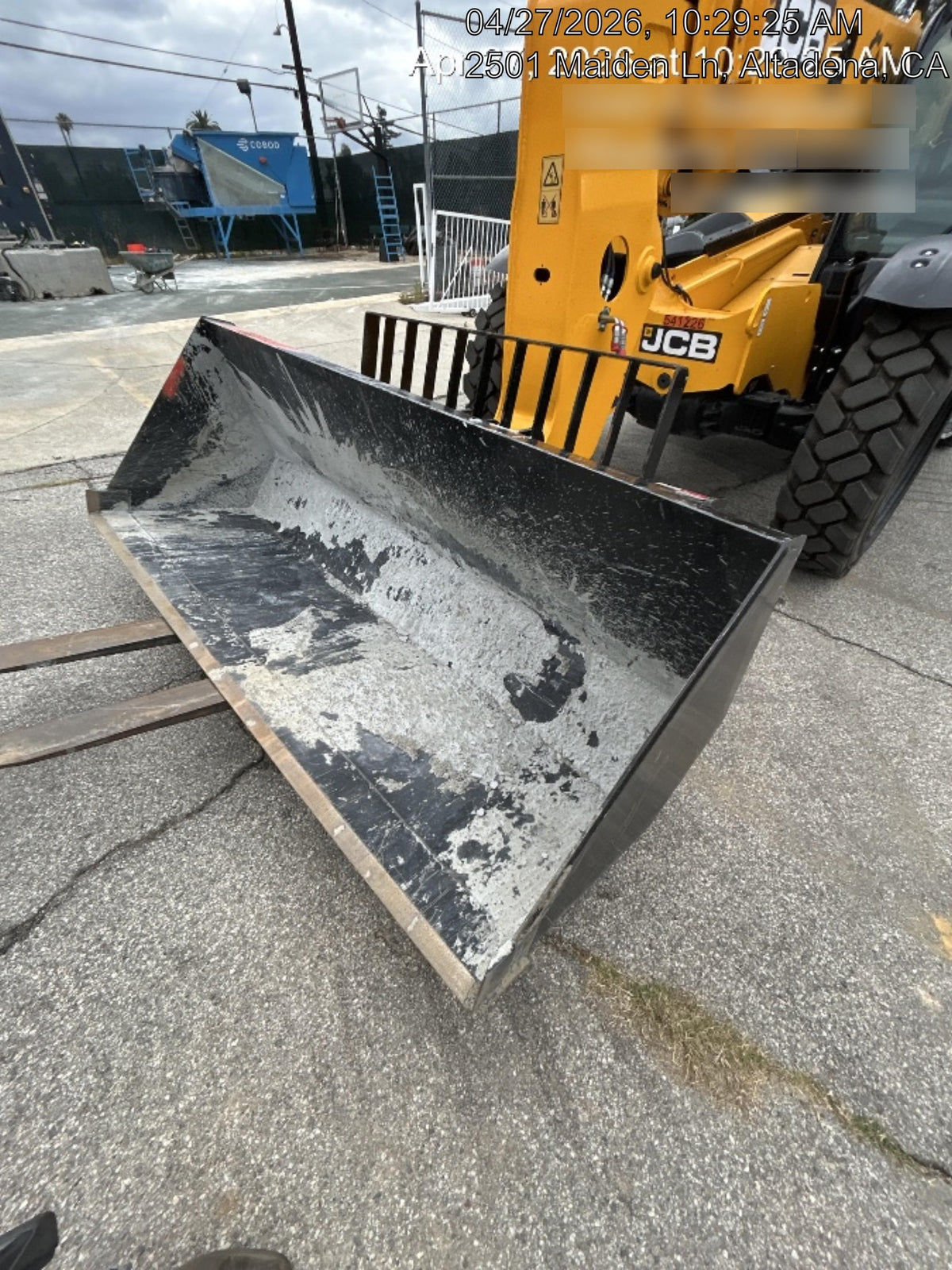 2025 JLG 1001100823