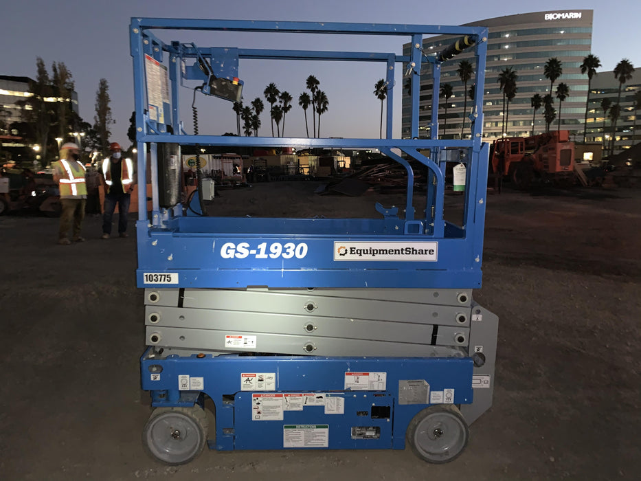 2020 Genie GS-1930 Solid Non Marking Tires, Beacon, Folding rails with half height swing gate, 800W Inverter